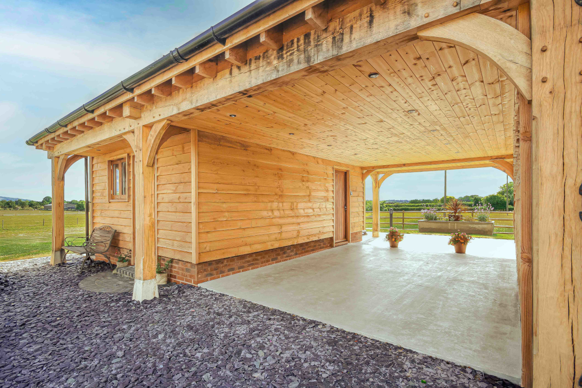 Three BAy Oak Framed Building with Accomodation Above